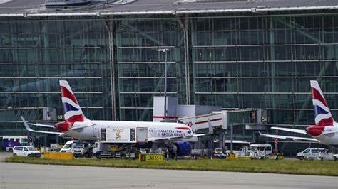 British Airways passengers suffer baggage chaos at Heathrow - Yahoo Finance UK